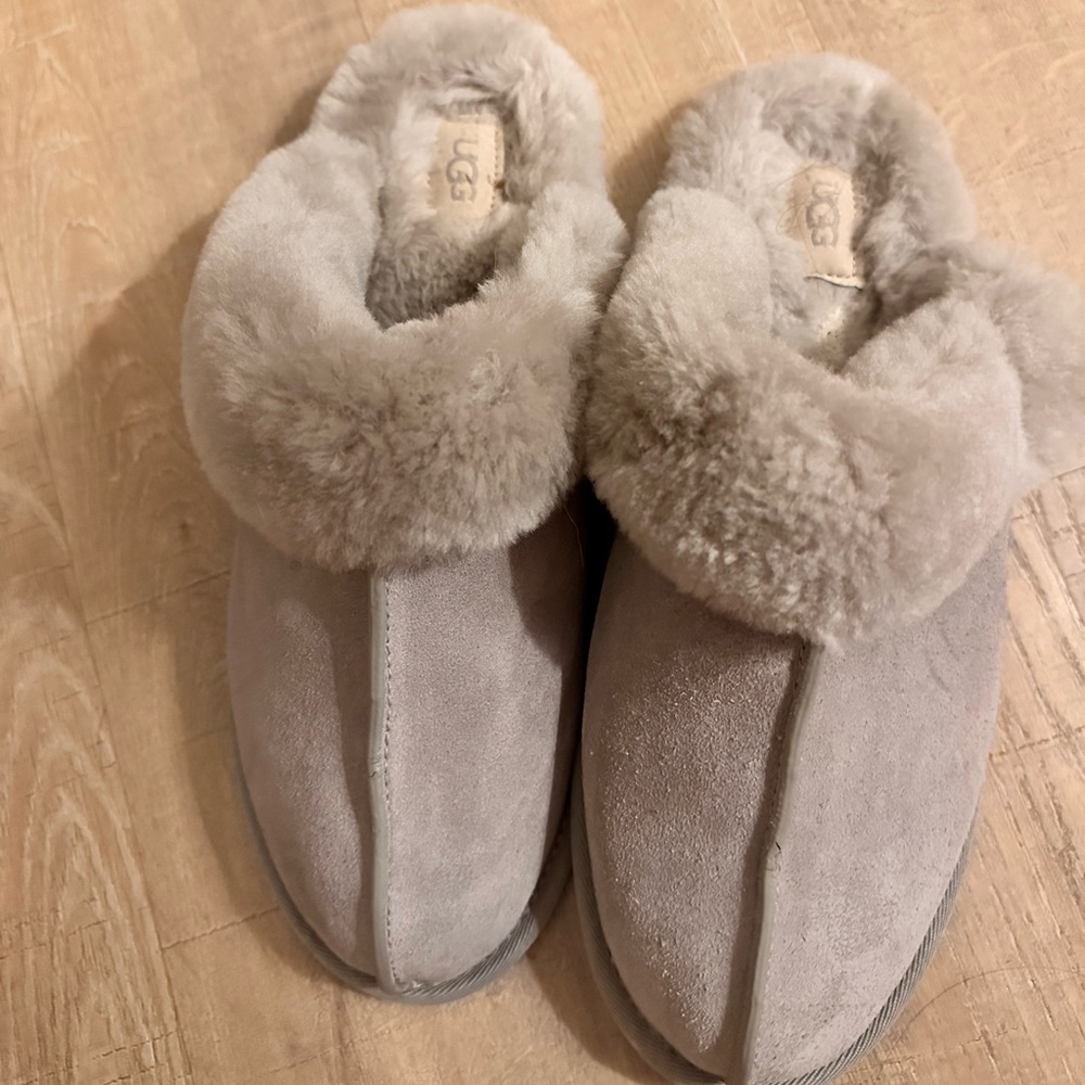 UGG Slippers SZ 10